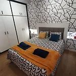With Pool & Balcony Less Than 10min Walk To Playa Del Cura Apartman Torrevieja