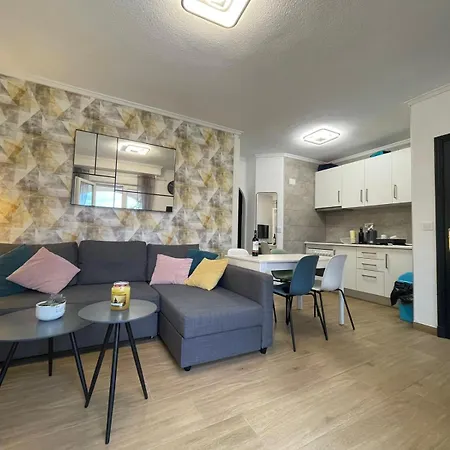 Apartman With Pool & Balcony Less Than 10min Walk To Playa Del Cura